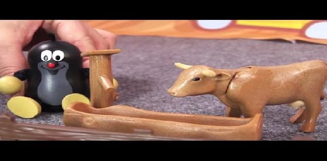 Смотреть Аня и Кротик кормят зверей на ферме - Игрушки для детей - Мультики для малышей бесплатно
