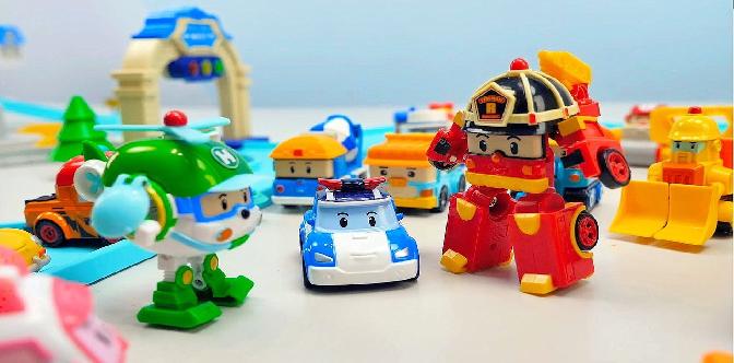 Смотреть Робокар Поли вместе  с Роем Эмбер и Хелли спасают Подъёмный кран Лэти. Мультик про Машинки для детей бесплатно