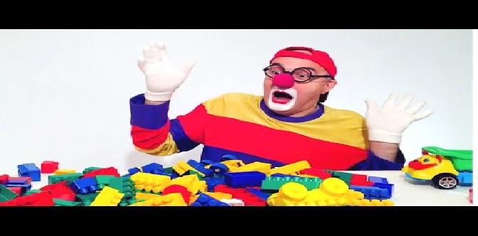 Смотреть Собираем конструктор LEGO. Грузовичок. Развивающее видео бесплатно