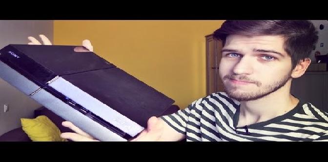 Смотреть UsachevToday - PS4 в России  и чемодан на Красной Площади бесплатно