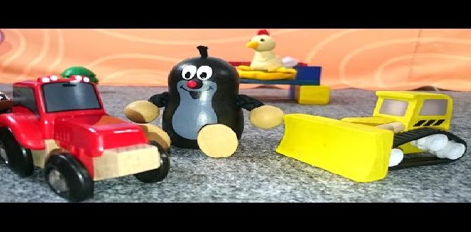 Смотреть Видео для детей. Лепим из пластилина. Аня и кротик строят курятник - Истории из игрушек для детей бесплатно