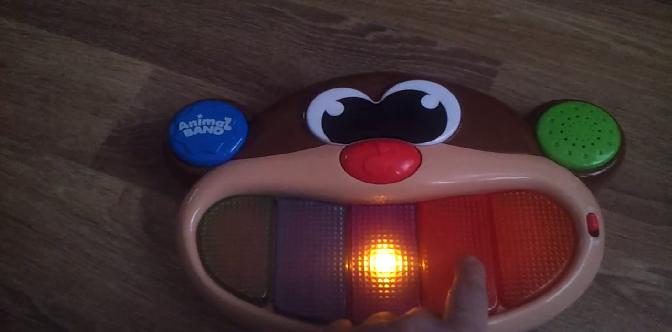 Смотреть Видео обзоры игрушек - Музыкальная игрушка пианино бесплатно